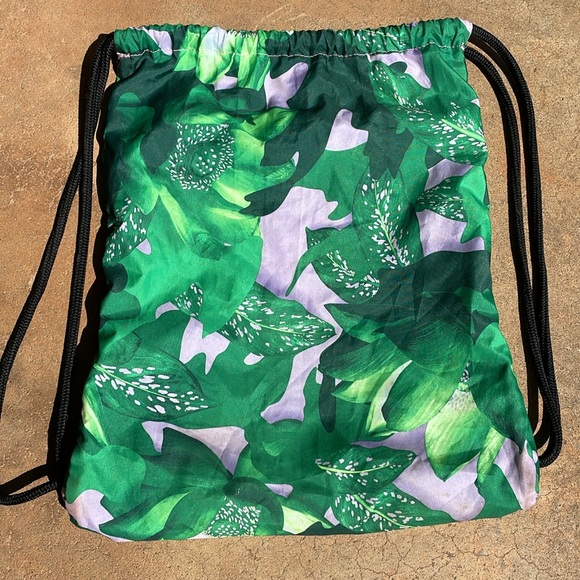 Nike Drawstring Bag - Picture 2 of 4